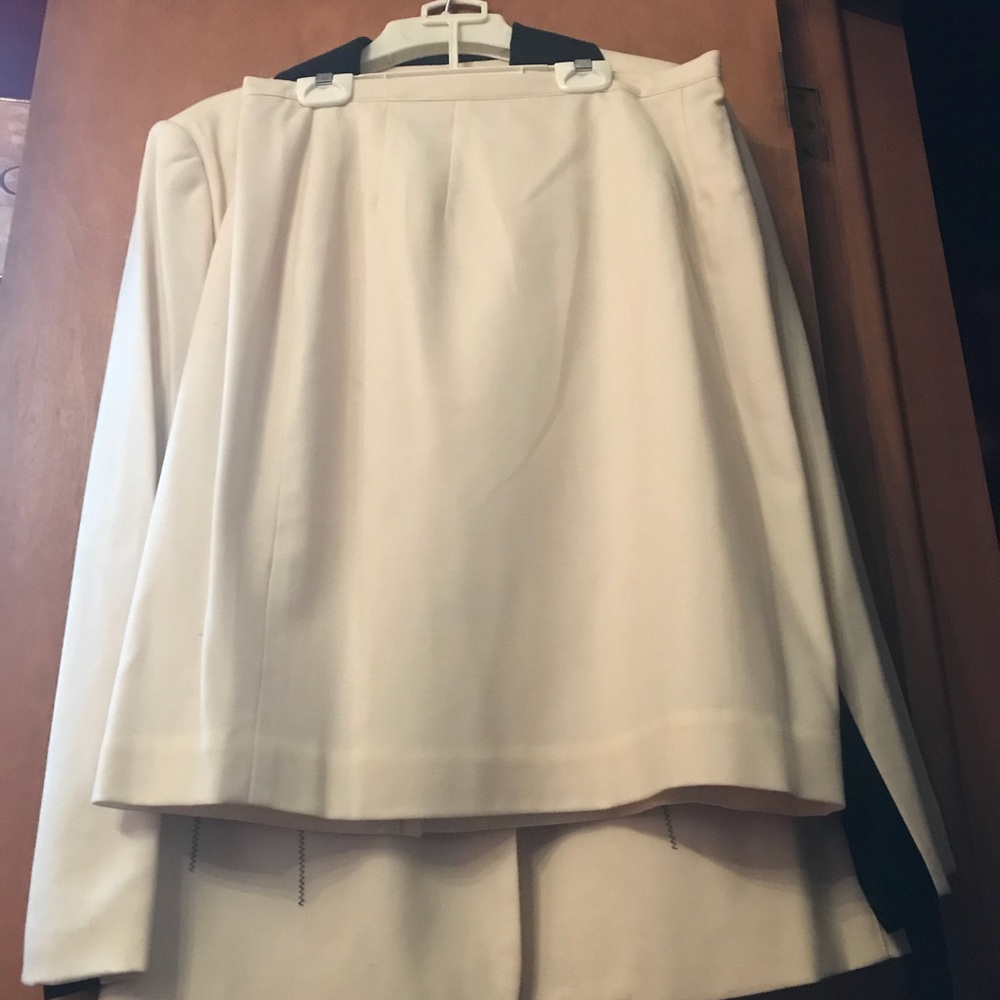 Two toned ladies suit